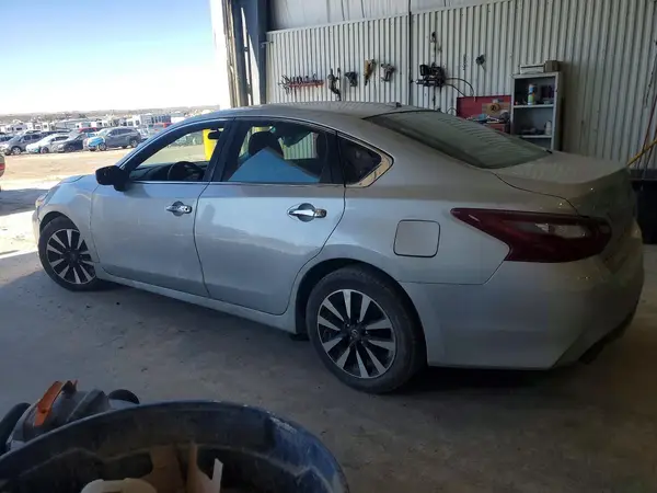 1N4AL3AP1JC184752 2018 NISSAN ALTIMA - Image 2