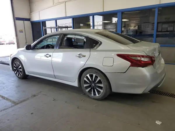 1N4AL3AP1JC188915 2018 NISSAN ALTIMA - Image 2