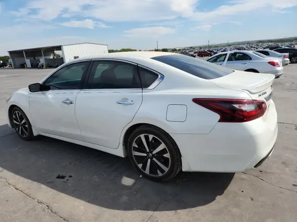 1N4AL3AP1JC190177 2018 NISSAN ALTIMA - Image 2