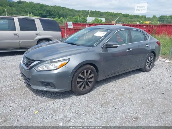 1N4AL3AP1JC202957 2018 NISSAN ALTIMA - Image 2