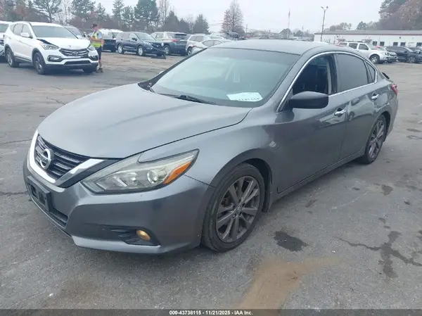 1N4AL3AP1JC205602 2018 NISSAN ALTIMA - Image 2