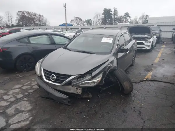 1N4AL3AP1JC207463 2018 NISSAN ALTIMA - Image 2