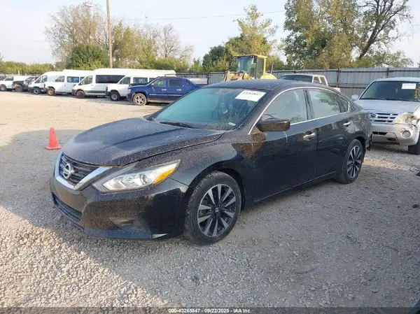 1N4AL3AP1JC213781 2018 NISSAN ALTIMA - Image 2