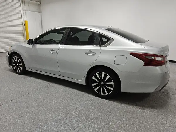 1N4AL3AP1JC216888 2018 NISSAN ALTIMA - Image 2