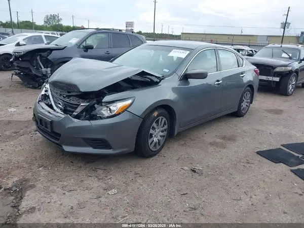 1N4AL3AP1JC227423 2018 NISSAN ALTIMA - Image 2