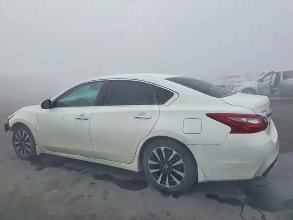 1N4AL3AP1JC227888 2018 NISSAN ALTIMA - Image 2