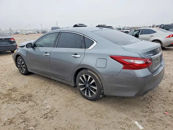 1N4AL3AP1JC235697 2018 NISSAN ALTIMA - Image 2