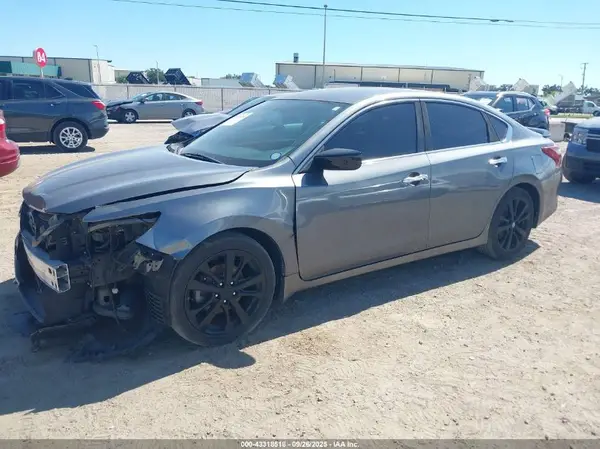 1N4AL3AP1JC236199 2018 NISSAN ALTIMA - Image 2