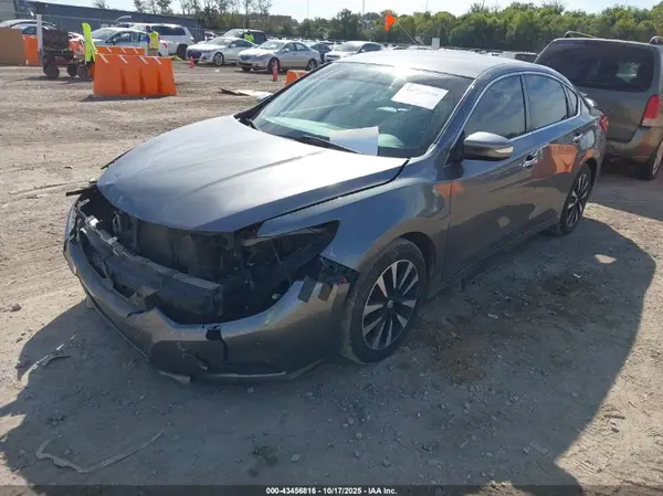 1N4AL3AP1JC236462 2018 NISSAN ALTIMA - Image 2