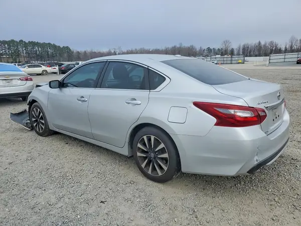 1N4AL3AP1JC239569 2018 NISSAN ALTIMA - Image 2