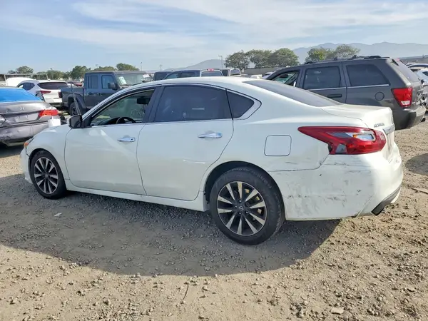 1N4AL3AP1JC239703 2018 NISSAN ALTIMA - Image 2