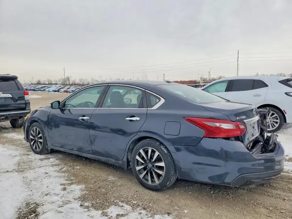 1N4AL3AP1JC242715 2018 NISSAN ALTIMA - Image 2