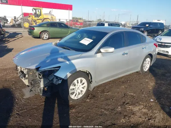 1N4AL3AP1JC243637 2018 NISSAN ALTIMA - Image 2