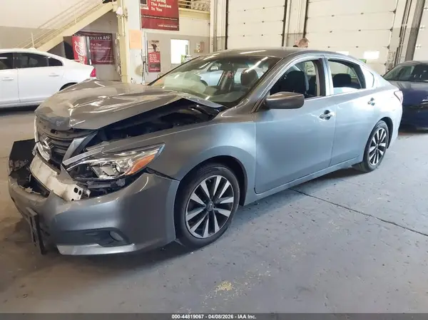 1N4AL3AP1JC250197 2018 NISSAN ALTIMA - Image 2