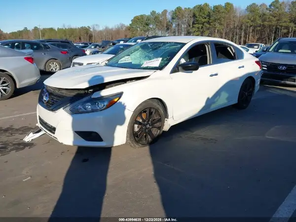 1N4AL3AP1JC252421 2018 NISSAN ALTIMA - Image 2