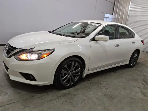 1N4AL3AP1JC252645 2018 NISSAN ALTIMA - Image 1