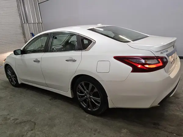 1N4AL3AP1JC252645 2018 NISSAN ALTIMA - Image 2