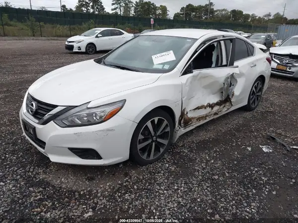 1N4AL3AP1JC256761 2018 NISSAN ALTIMA - Image 2