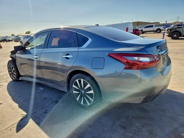 1N4AL3AP1JC261572 2018 NISSAN ALTIMA - Image 2