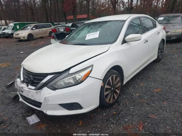 1N4AL3AP1JC266335 2018 NISSAN ALTIMA - Image 2