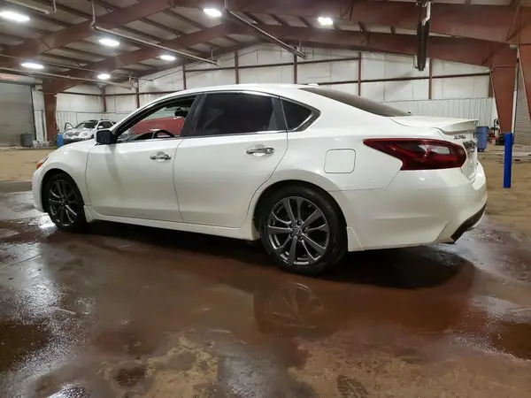 1N4AL3AP1JC270465 2018 NISSAN ALTIMA - Image 2