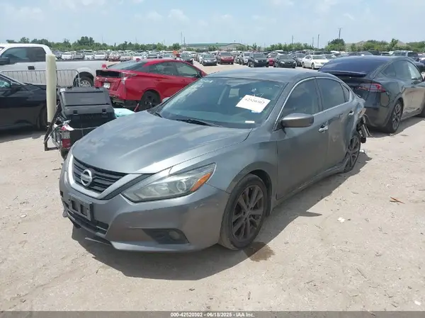1N4AL3AP1JC272197 2018 NISSAN ALTIMA - Image 2