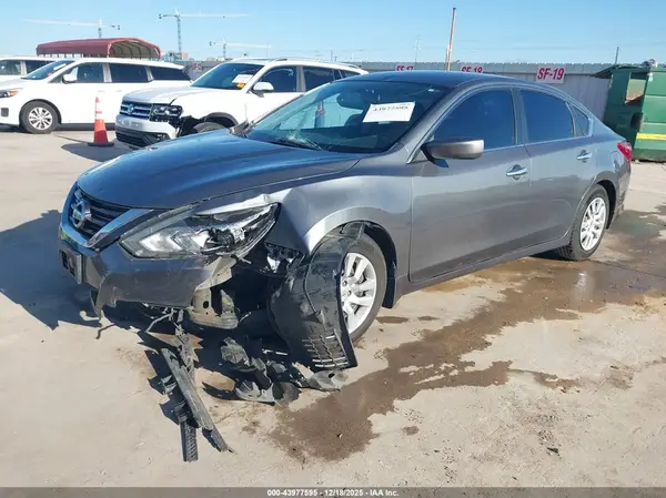 1N4AL3AP1JC275858 2018 NISSAN ALTIMA - Image 2