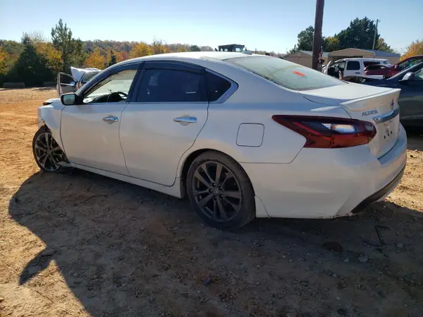 1N4AL3AP1JC278033 2018 NISSAN ALTIMA - Image 2