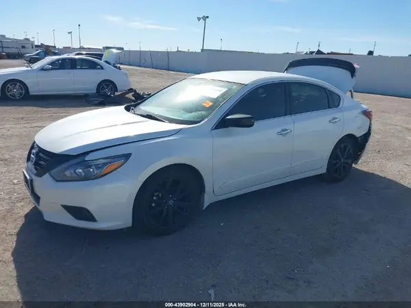 1N4AL3AP1JC278369 2018 NISSAN ALTIMA - Image 2