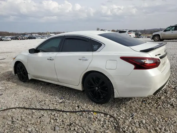 1N4AL3AP1JC283118 2018 NISSAN ALTIMA - Image 2