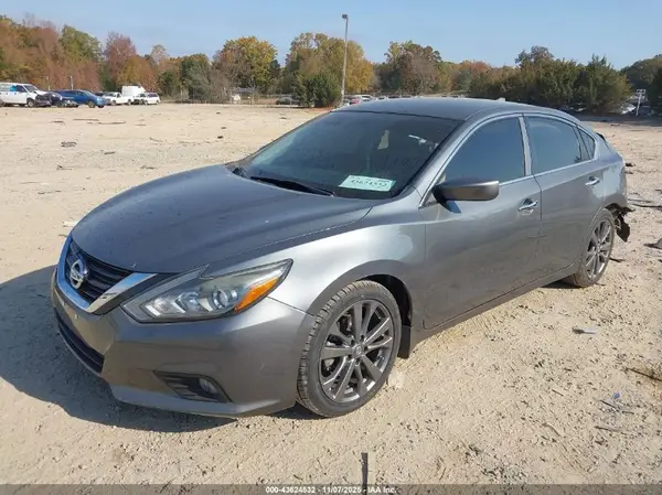 1N4AL3AP1JC284768 2018 NISSAN ALTIMA - Image 2