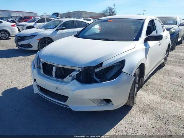1N4AL3AP1JC286794 2018 NISSAN ALTIMA - Image 2