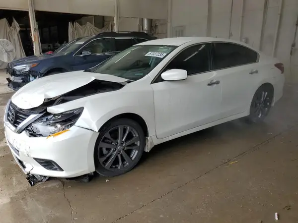 1N4AL3AP1JC294670 2018 NISSAN ALTIMA - Image 1
