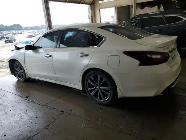 1N4AL3AP1JC294670 2018 NISSAN ALTIMA - Image 2