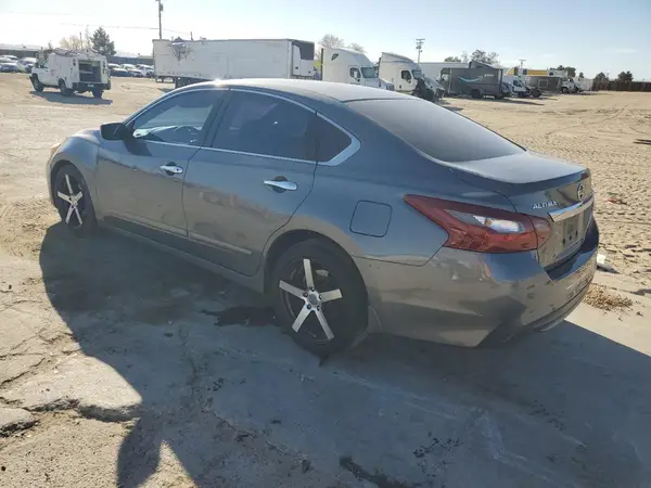1N4AL3AP1JC470777 2018 NISSAN ALTIMA - Image 2