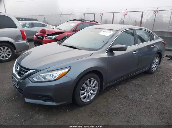 1N4AL3AP1JC476675 2018 NISSAN ALTIMA - Image 2