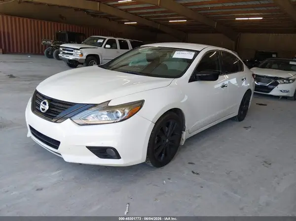 1N4AL3AP1JC477261 2018 NISSAN ALTIMA - Image 2
