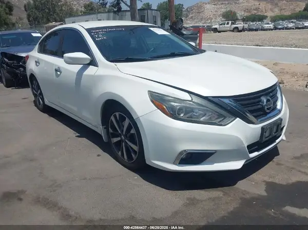 1N4AL3AP2GC245728 2016 NISSAN ALTIMA - Image 1