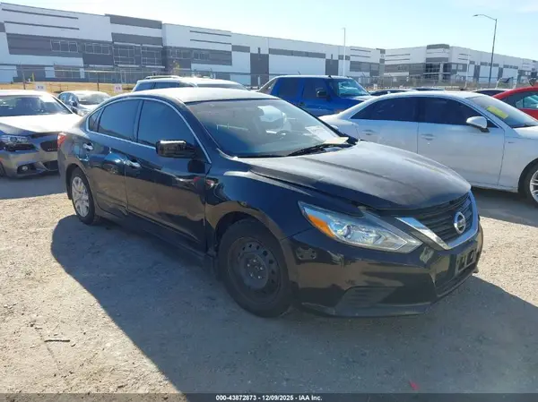 1N4AL3AP2HC152130 2017 NISSAN ALTIMA - Image 1