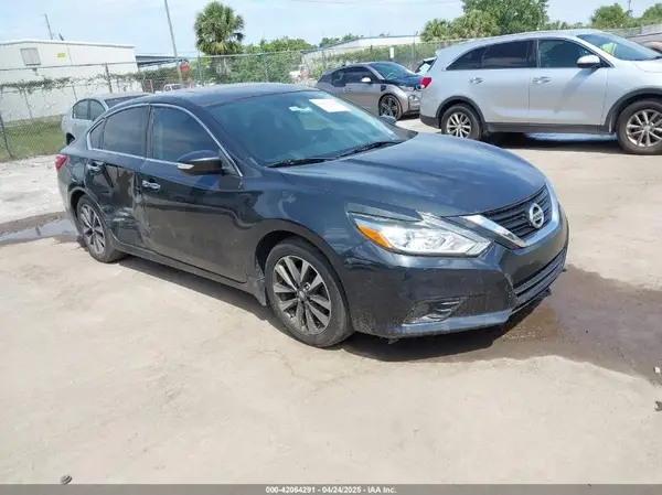 1N4AL3AP2HC239588 2017 NISSAN ALTIMA - Image 1