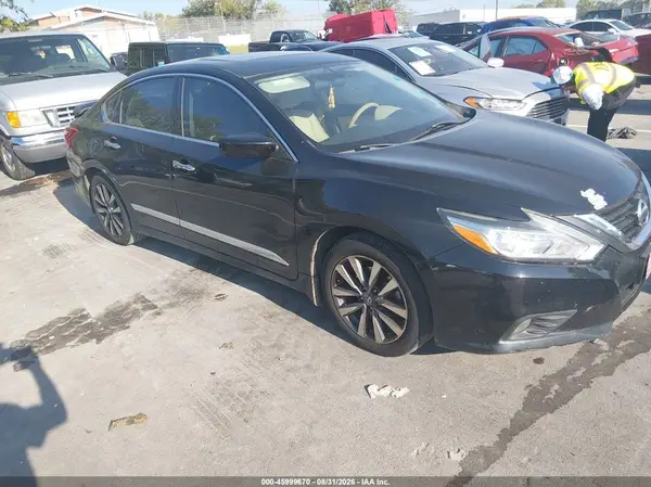 1N4AL3AP2HC256455 2017 NISSAN ALTIMA - Image 1