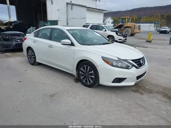 1N4AL3AP2HC280402 2017 NISSAN ALTIMA - Image 1