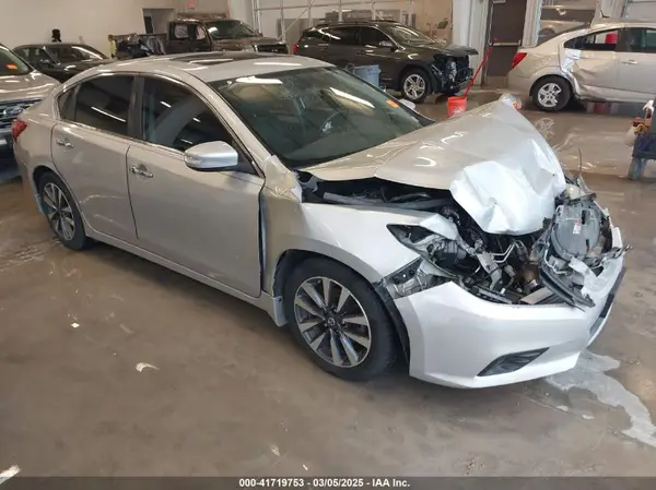 1N4AL3AP2HC471270 2017 NISSAN ALTIMA - Image 1