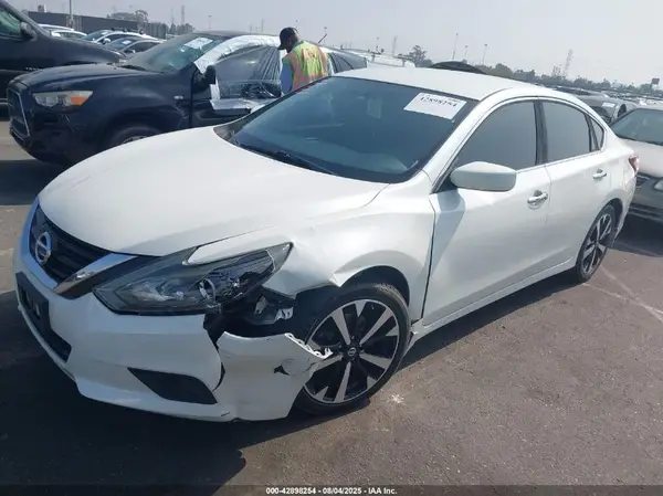 1N4AL3AP2JC105895 2018 NISSAN ALTIMA - Image 2