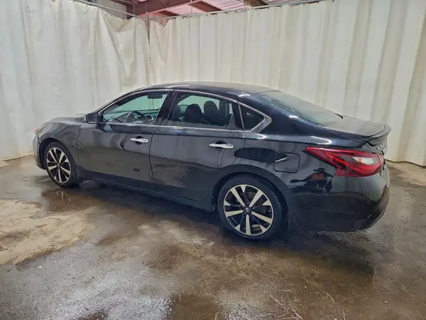 1N4AL3AP2JC107582 2018 NISSAN ALTIMA - Image 2