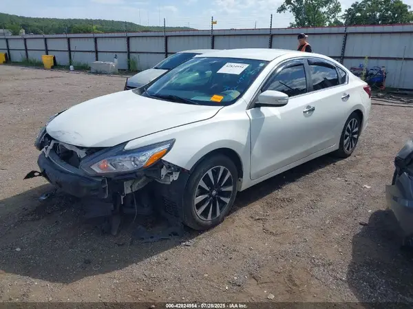 1N4AL3AP2JC140484 2018 NISSAN ALTIMA - Image 2