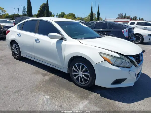 1N4AL3AP2JC157723 2018 NISSAN ALTIMA - Image 1