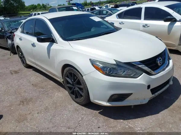 1N4AL3AP2JC158077 2018 NISSAN ALTIMA - Image 1