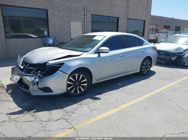 1N4AL3AP2JC165126 2018 NISSAN ALTIMA - Image 2