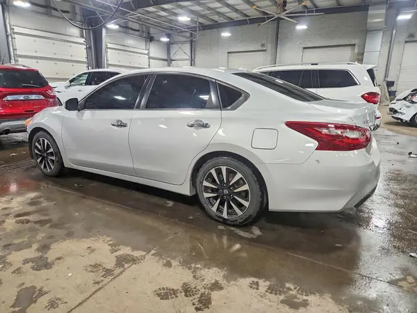 1N4AL3AP2JC173047 2018 NISSAN ALTIMA - Image 2